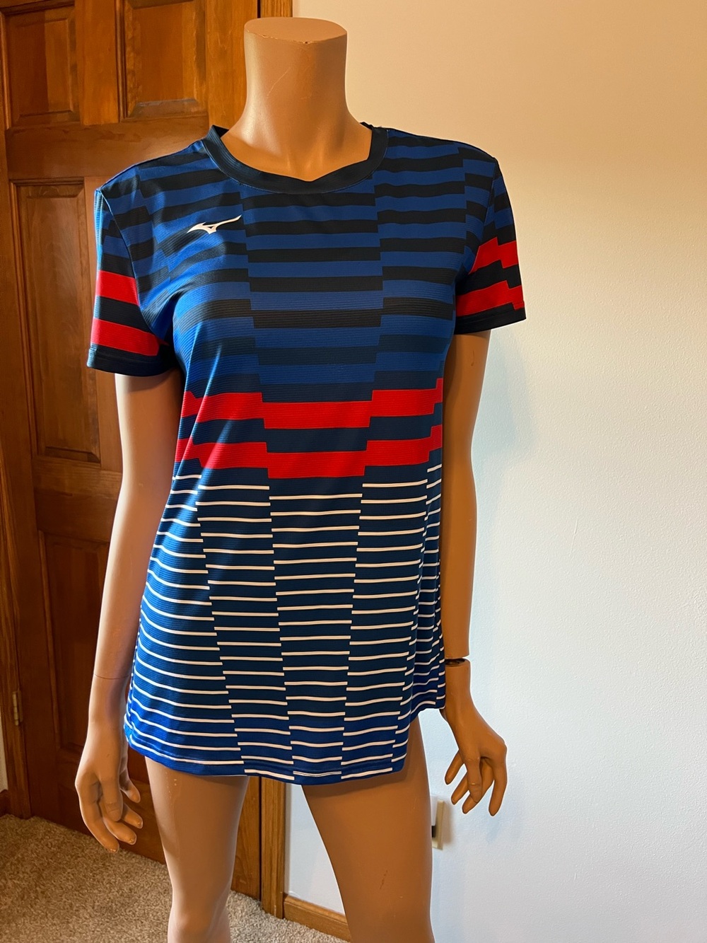 Mizuno athletic top
